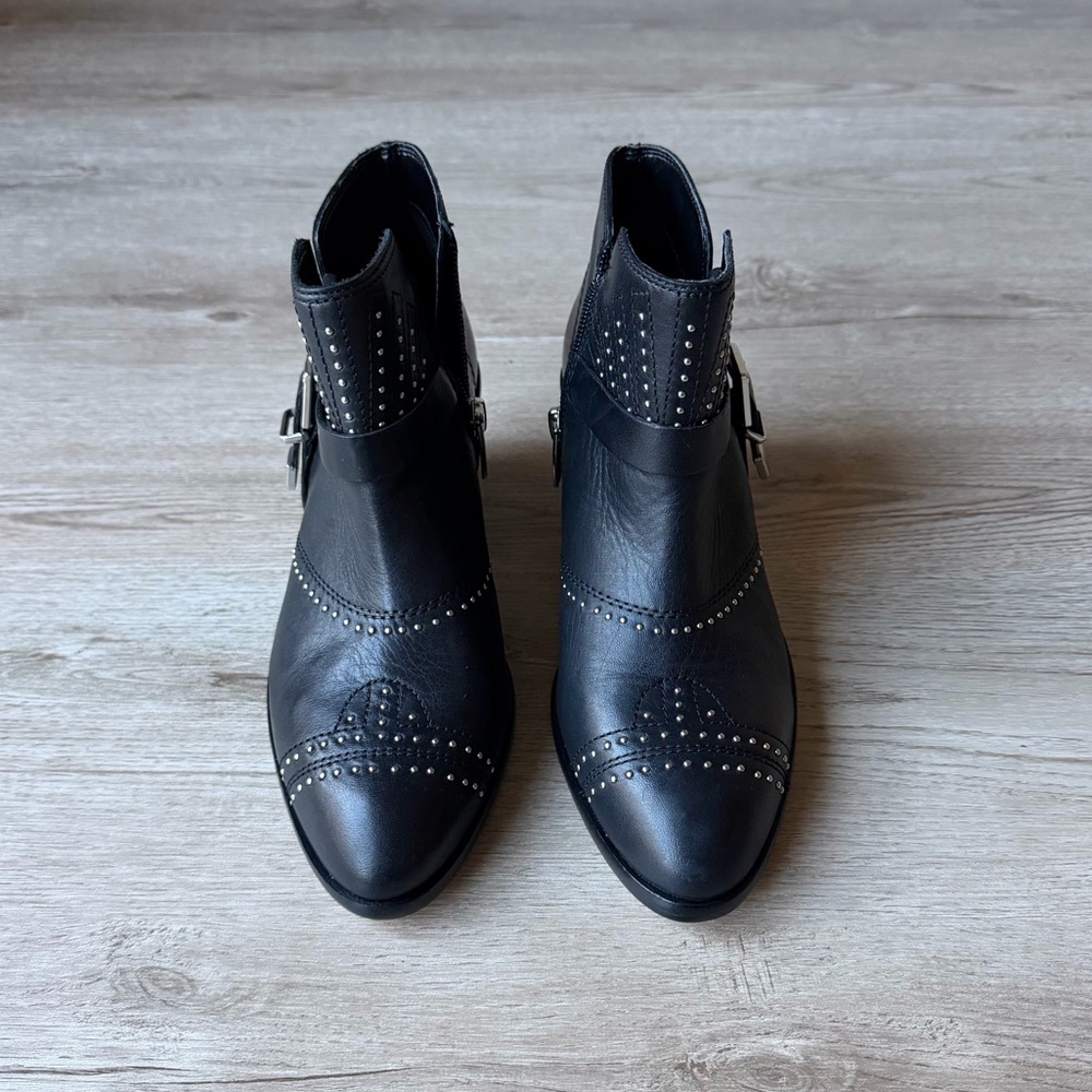 Vince Camuto Dorintina Black Leather Studded Ankle Boots Size 6